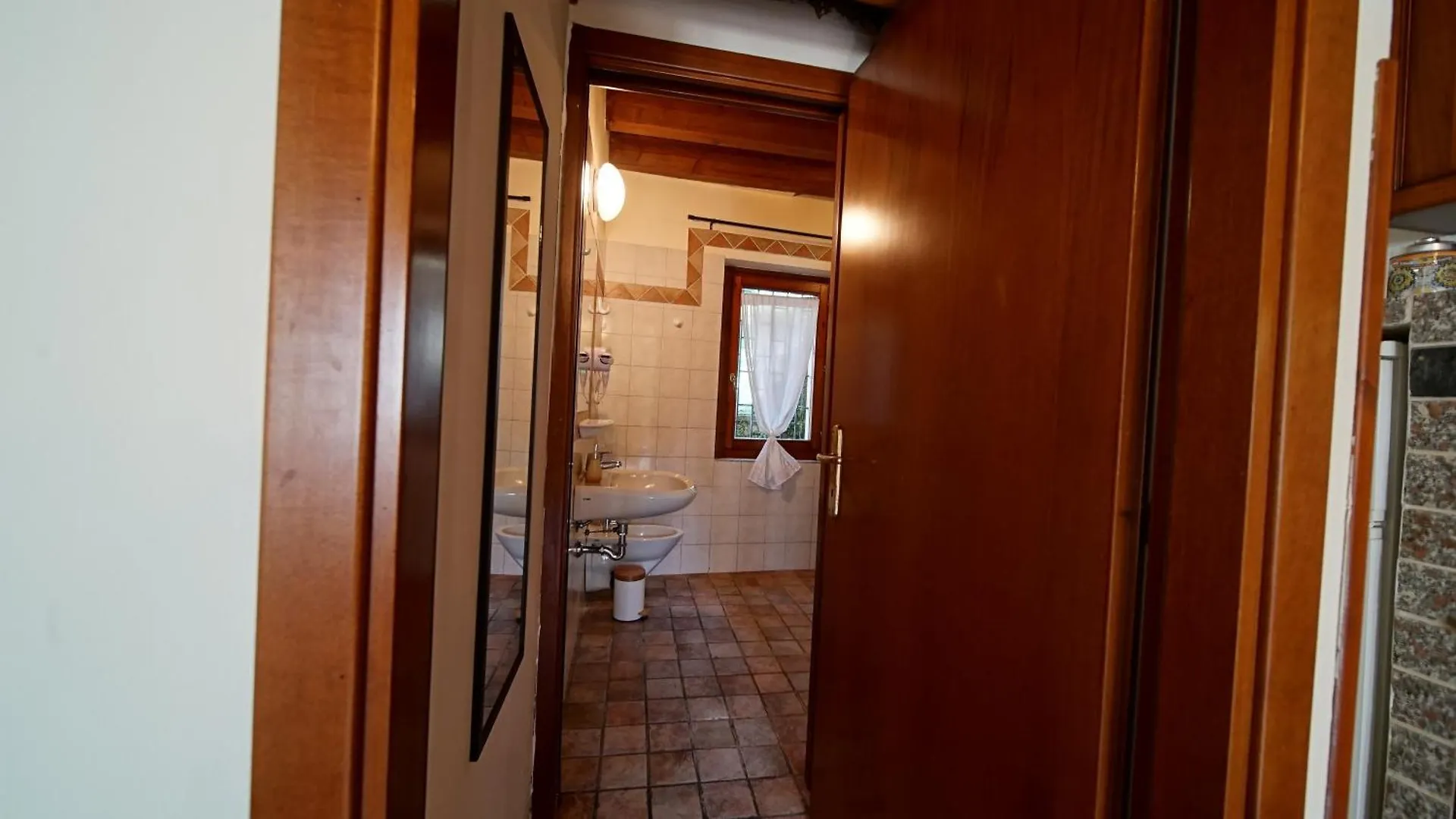 Apartment Mea On The Lake Cavalcaselle Italy